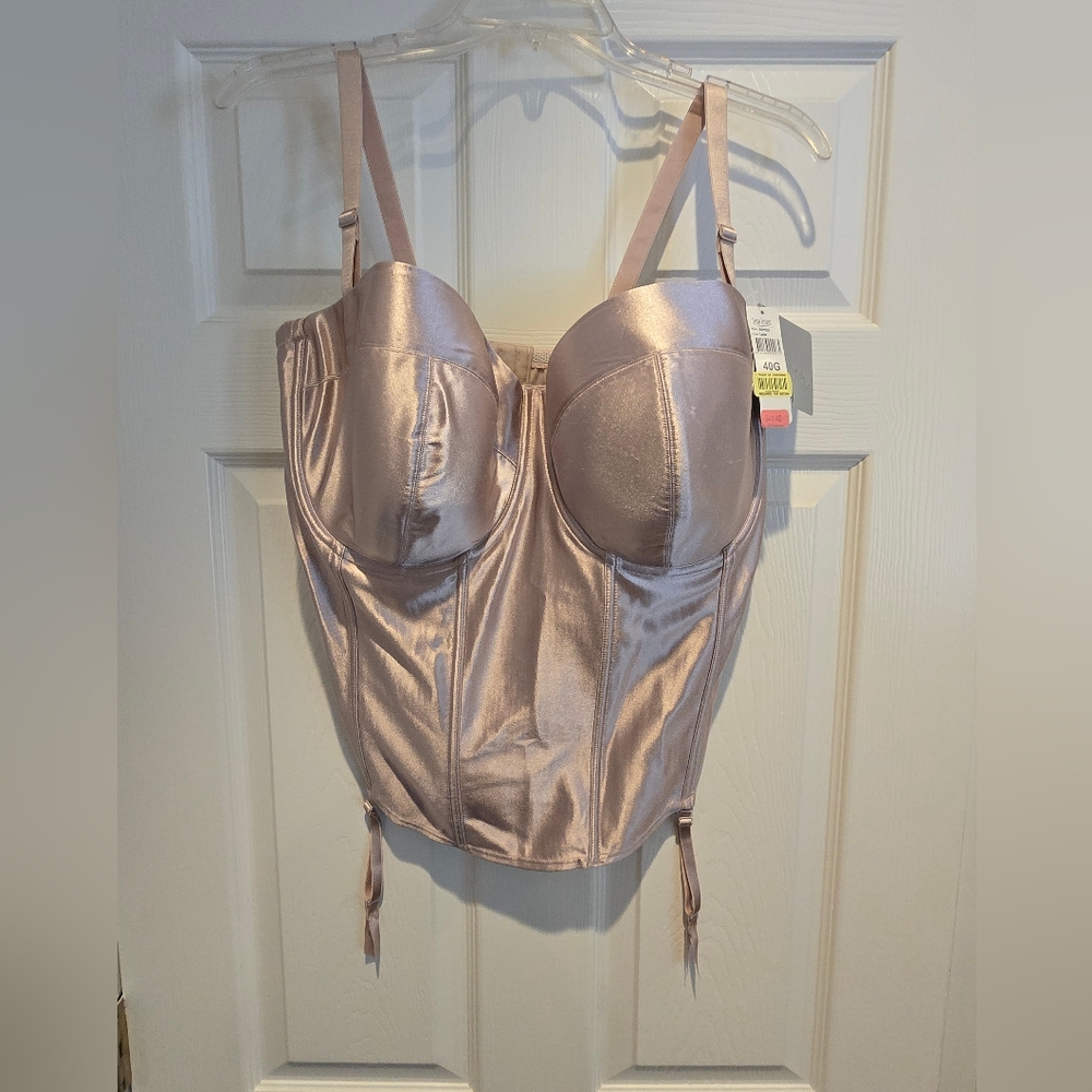 NWT. Dilliard's Fine Lines Satin Convertible Longline Bra in Latte. Size 40G.
